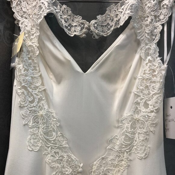 New Ivory Wedding Dress, Crepe Simple Elegant, Comfortable Keyhole Back Backless - Picture 8 of 11